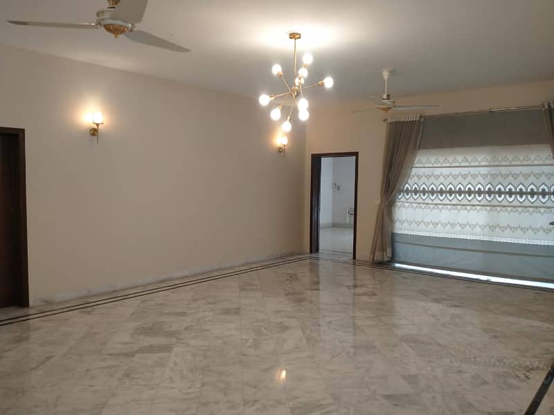 A Beautiful 1 Kanal Upper Portion Is Available For Rent In PHASE 4 DHA, Lahore. 1