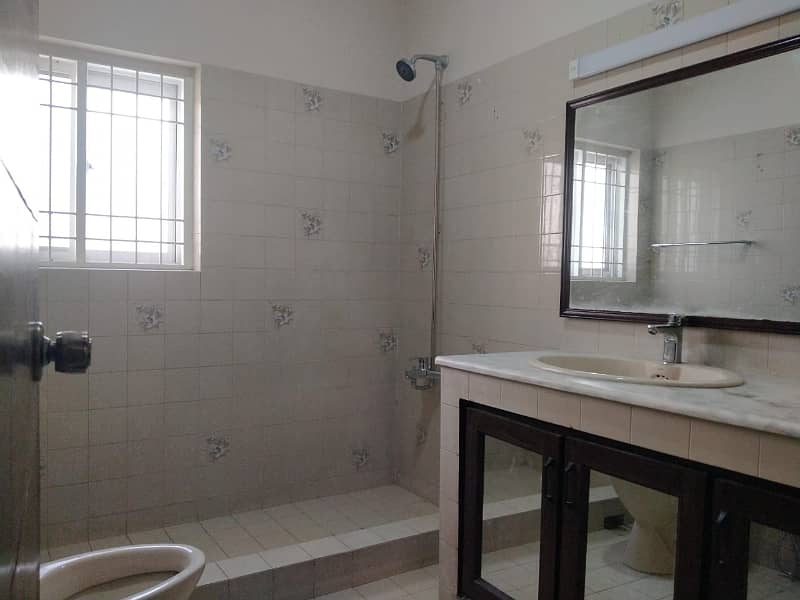 A Beautiful 1 Kanal Upper Portion Is Available For Rent In PHASE 4 DHA, Lahore. 2