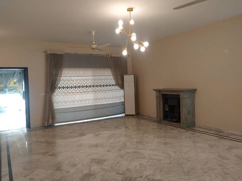 A Beautiful 1 Kanal Upper Portion Is Available For Rent In PHASE 4 DHA, Lahore. 8