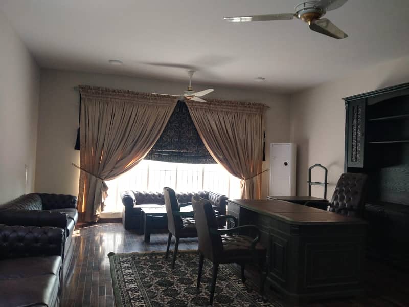 A Beautiful 1 Kanal Upper Portion Is Available For Rent In PHASE 4 DHA, Lahore. 11