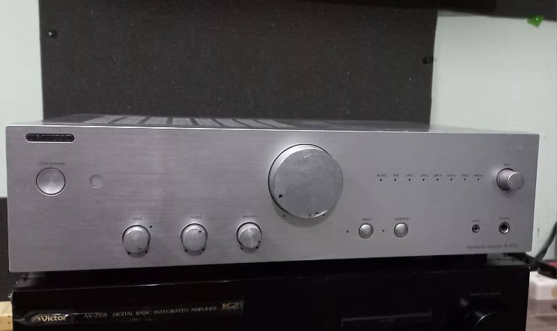 Onkyo stereo integrated amplifier 0