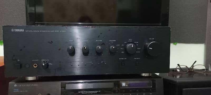 YAMAHA stereo integrated amplifier 0