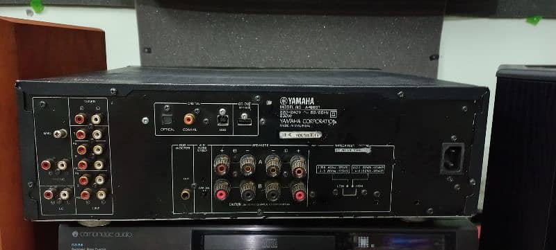 YAMAHA stereo integrated amplifier 3