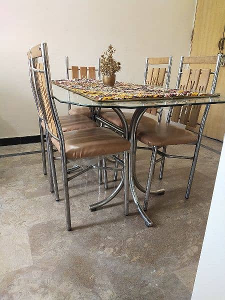 5 chairs Dining table for sale in good condition 2