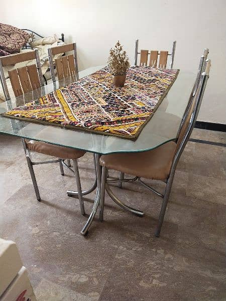 5 chairs Dining table for sale in good condition 5