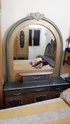 Dressing Table with Big Mirror Full New condition