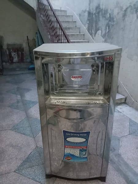 new water electric cooler not used. 03040111801 1