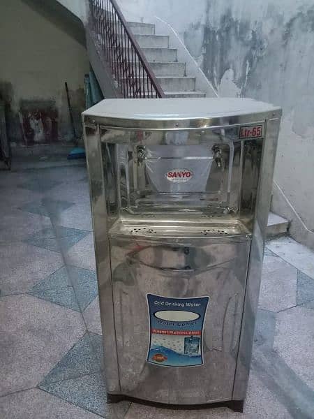 new water electric cooler not used. 03040111801 4