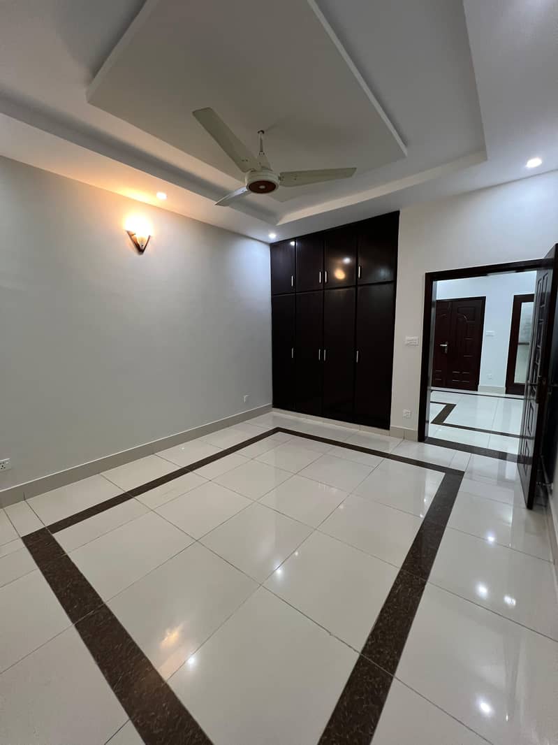 5 marla Facing park and Mashij very beautiful house for sale in paragon society 9