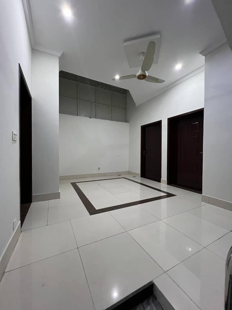 5 marla Facing park and Mashij very beautiful house for sale in paragon society 11