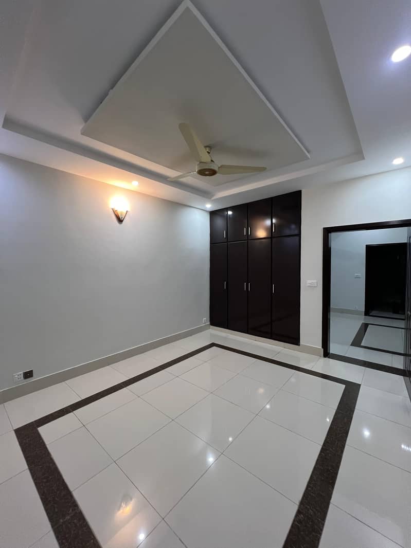 5 marla Facing park and Mashij very beautiful house for sale in paragon society 12