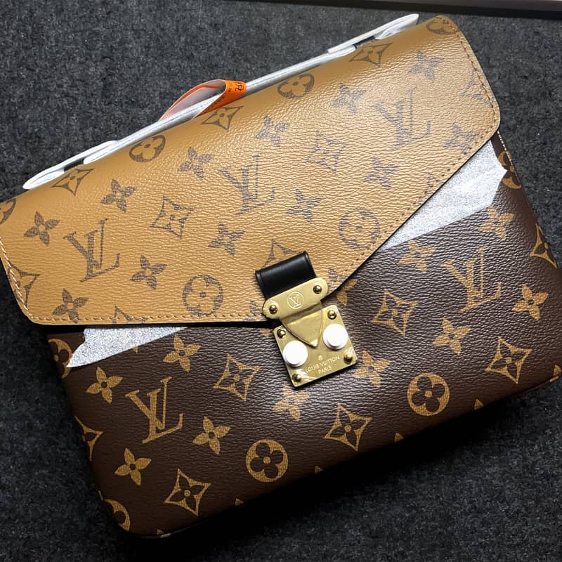 Louis Vuitton POCHETTE METIS 0