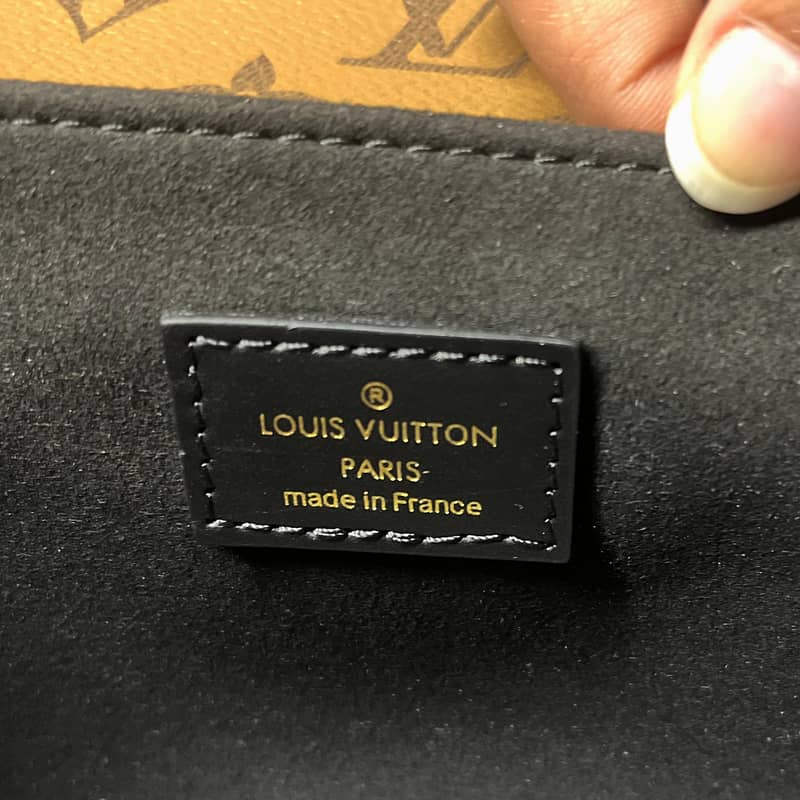Louis Vuitton POCHETTE METIS 9
