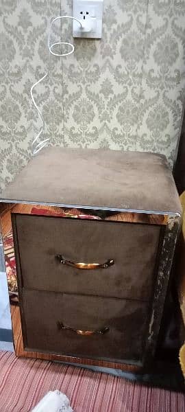 one bed with two side table for sale without matres 3