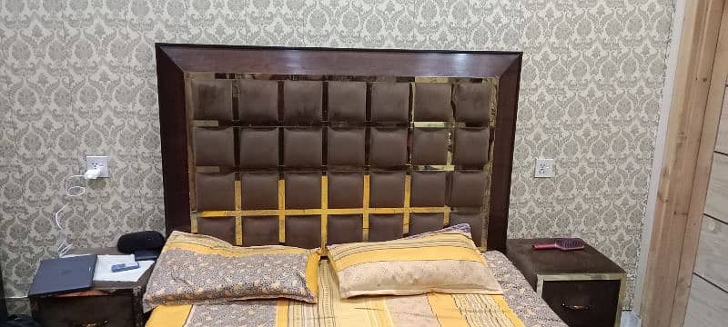 one bed with two side table for sale without matres 4