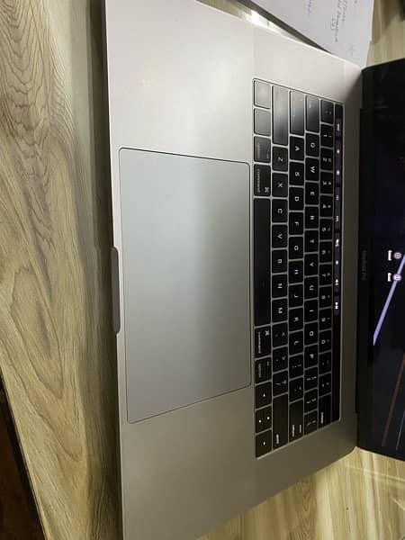 15 “ MacBook Pro 2016-17 with Touch Bar and 100% screen 5