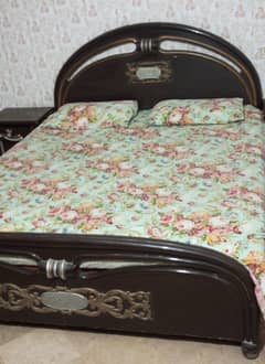 Bed with dressing table and side tables 0
