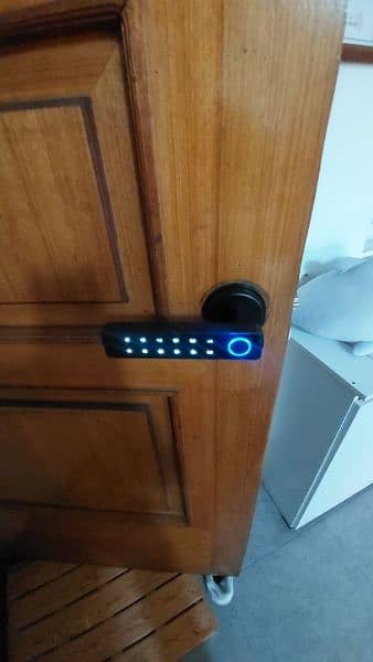 wifidoor lock unlocked password and card and fingerprint and keys 0