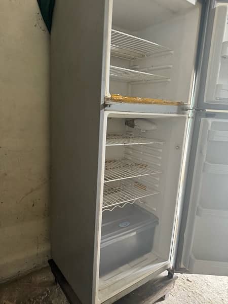 Good condition fridge for sale in taxila 5
