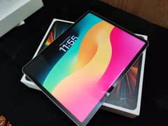 iPad Pro M1 12.9" (5th Generation) - Box & Charger