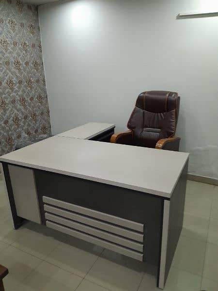 Almost new, elegant office table with side attaché L-shaped 0