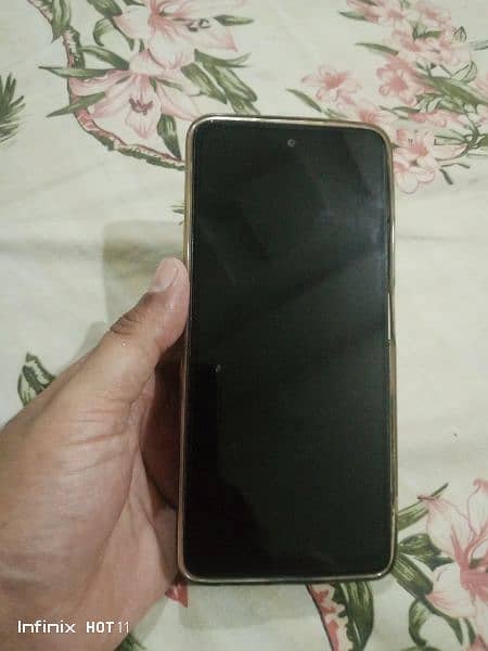 sell my infinix hot 30 10/10 condition 5