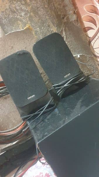 2 speakers and Emplifier full set Edifier 1
