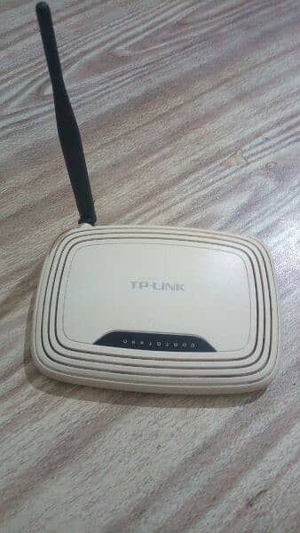 Router model. TL-WR740N with power adapter 0