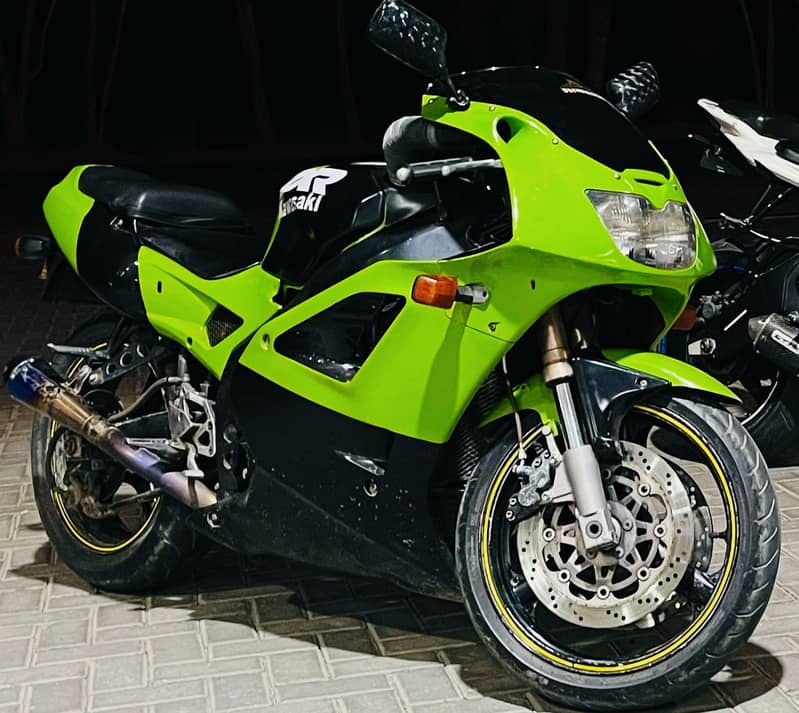 Kawasaki zxR 400cc 0