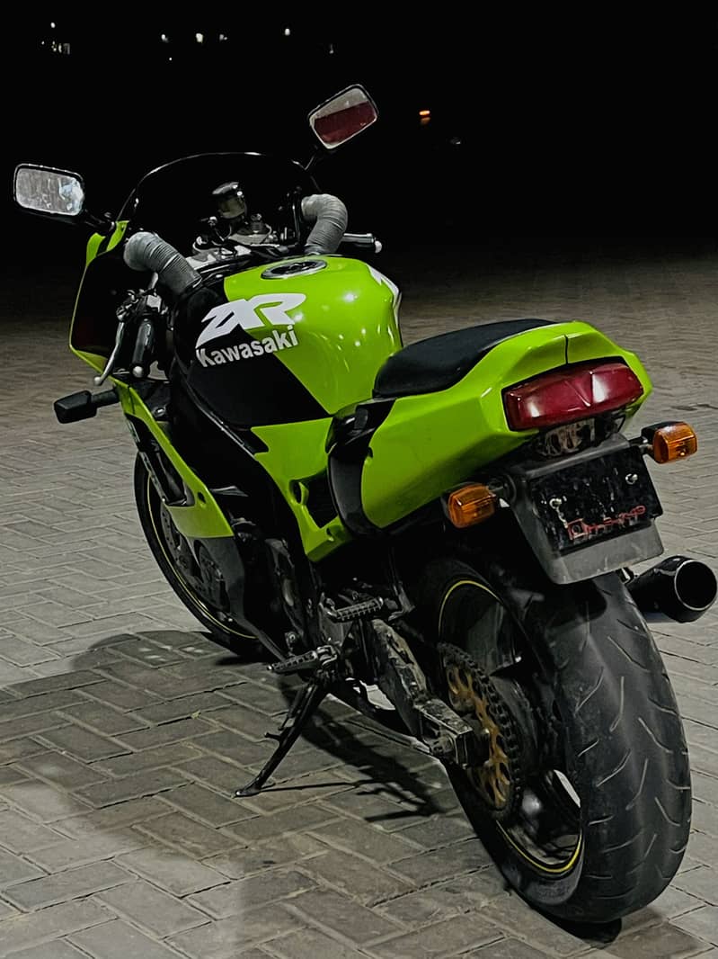 Kawasaki zxR 400cc 1