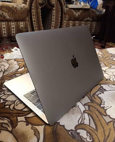 MacBook pro 2017 13inch 8gb/512gb cto model 3