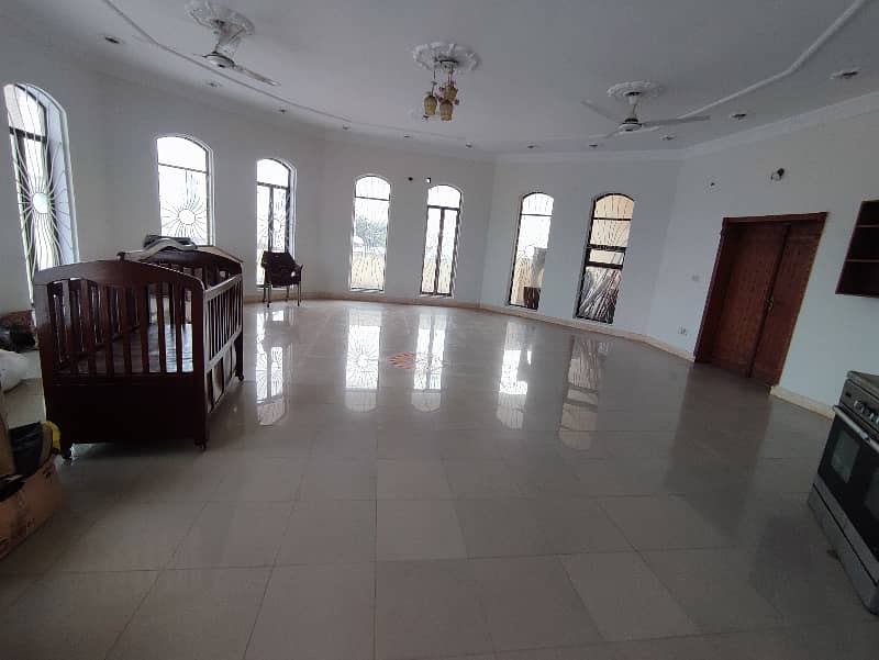 2 Kanal Beautiful Building Available For Rent 29