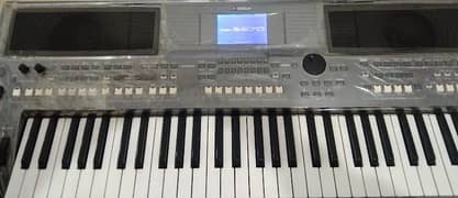 Yamaha PSR S670 professional keyboard. 0304 6126451 0