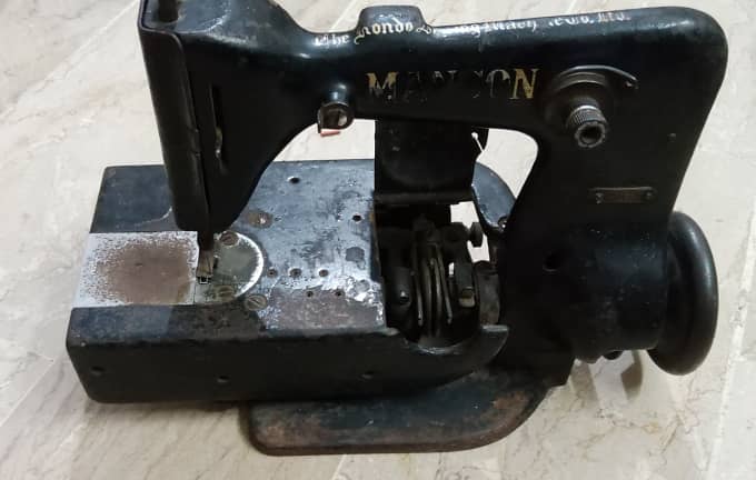 Antique sewing machine Karachi 5