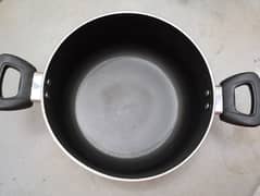 sonex 24 inch nonstick suffered brand new with glass lids