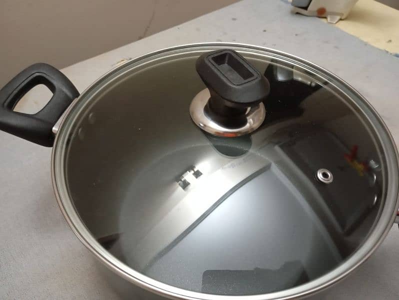 sonex 24 inch nonstick suffered brand new with glass lids 1