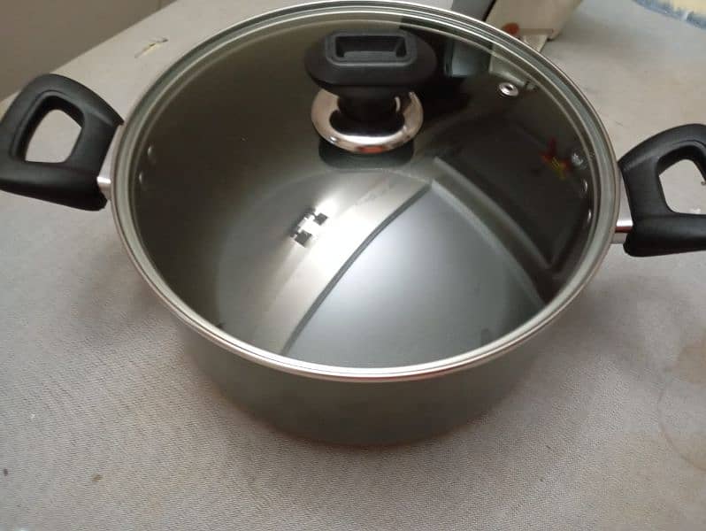sonex 24 inch nonstick suffered brand new with glass lids 2
