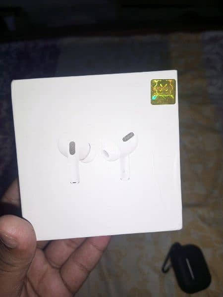 Apple earpods pro anc  with box charger ear tips pouch. hanging clip 0