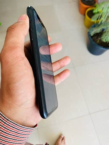 IPhone XR (64GB) Non pta Waterpack 84Health LLA model  Mint Condition 3
