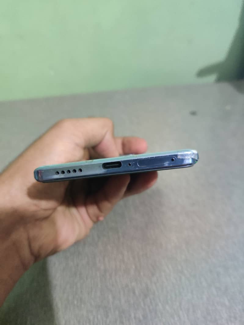 Vivo v29 with complete Box and Original charger 4