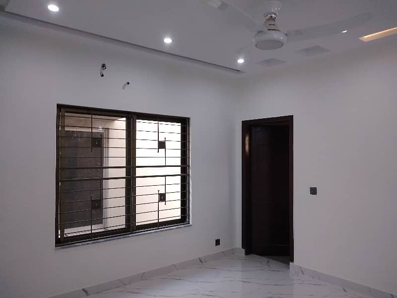 Get Your Hands On House In Lahore Best Area 3