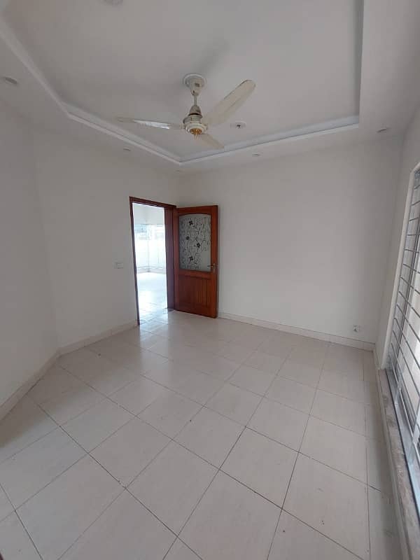 10 Marla 4 Bed House 15