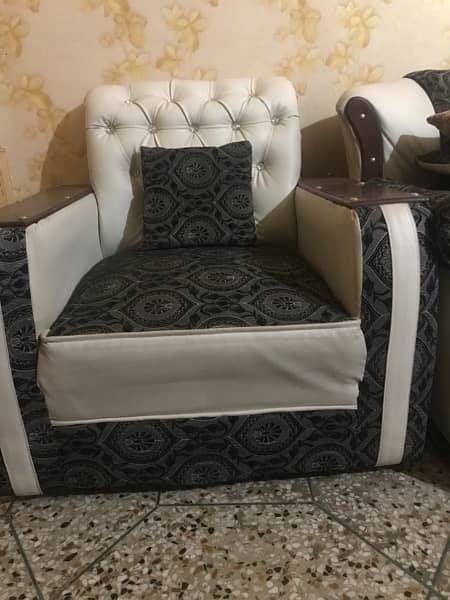 sofas in good condition 2
