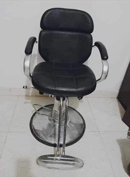 parlar chair in new condition 1