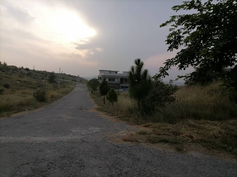 Double Road 1 Kanal Residential Plot For Sale. In Engineers Co-Operative Housing Society. ECHS D-18 Islamabad. 4