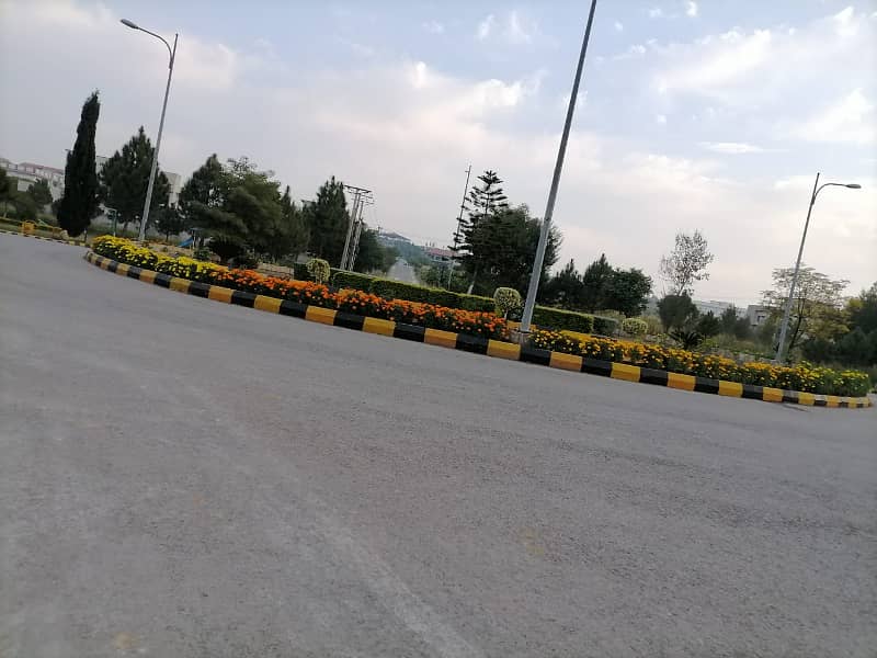 Double Road 1 Kanal Residential Plot For Sale. In Engineers Co-Operative Housing Society. ECHS D-18 Islamabad. 8