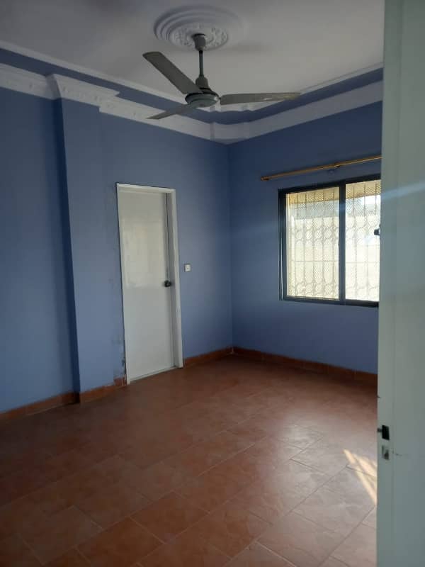 West Open 1500 Square Feet Flat Ideally Situated In Gulshan-e-Iqbal - Block 13/D-1 2