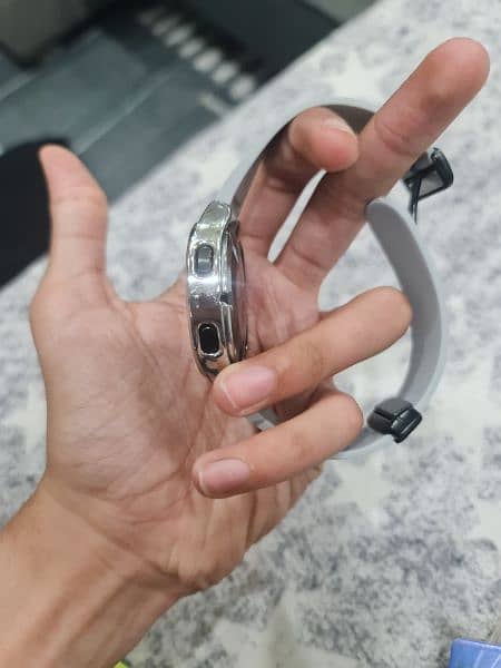 Samsung Galaxy watch 4 10 condition 6