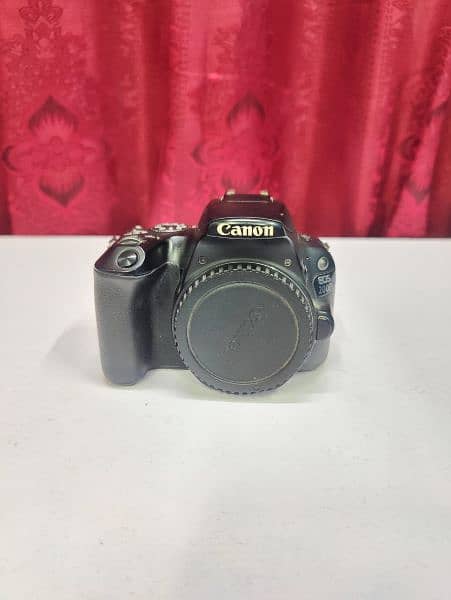 Canon 200d Body With Original Charger Original Battery and Box . 6