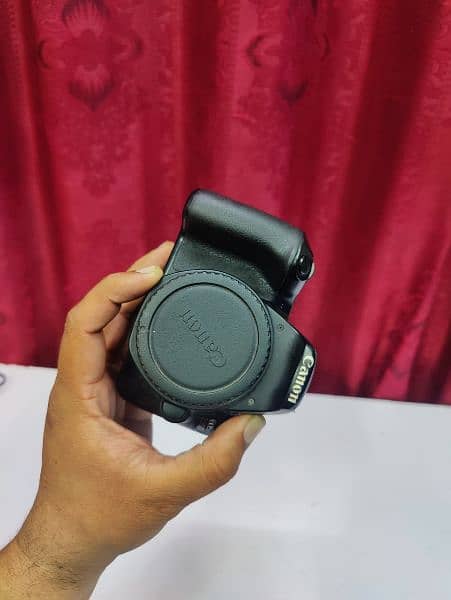 Canon 200d Body With Original Charger Original Battery and Box . 8
